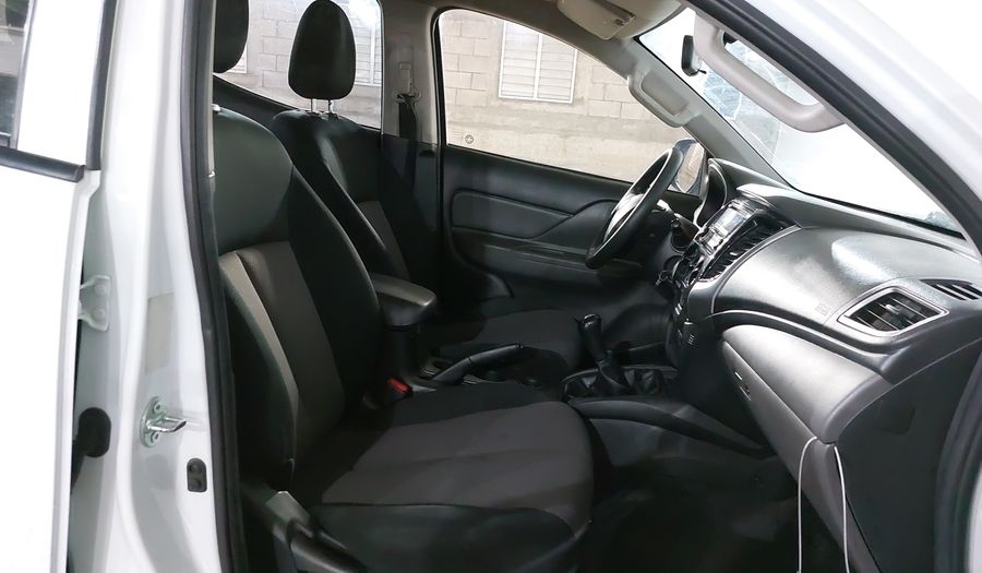 Mitsubishi L200 2.4 GASOLINA GLS DOBLE CABINA 4X2 Pickup 2018