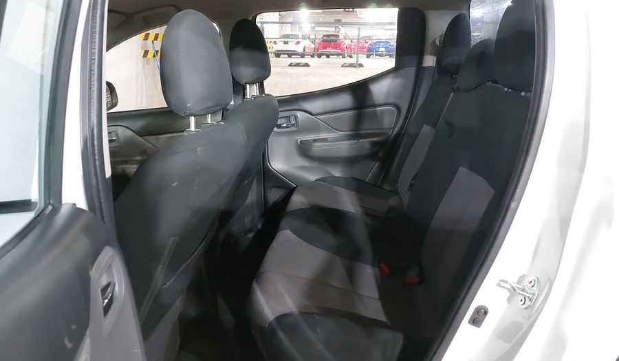 Mitsubishi L200 2.4 GASOLINA GLS DOBLE CABINA 4X2 Pickup 2018