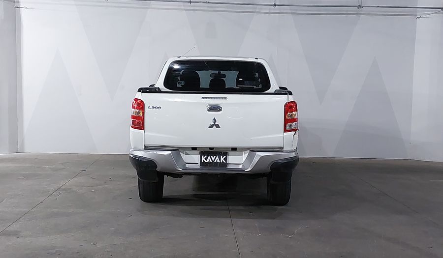 Mitsubishi L200 2.4 GASOLINA GLS DOBLE CABINA 4X2 Pickup 2018