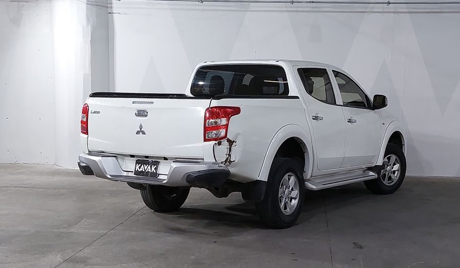 Mitsubishi L200 2.4 GASOLINA GLS DOBLE CABINA 4X2 Pickup 2018