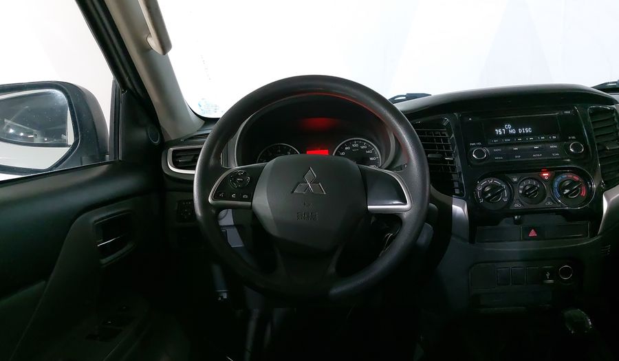 Mitsubishi L200 2.4 GASOLINA GLS DOBLE CABINA 4X2 Pickup 2018