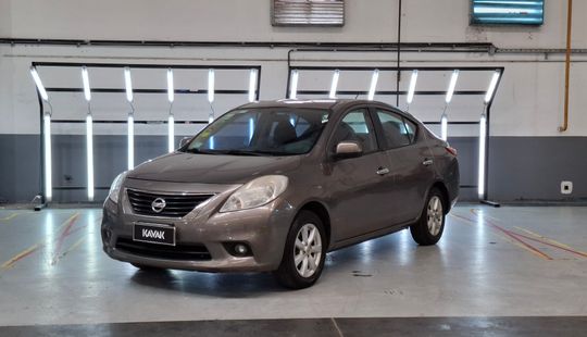 Nissan • Versa