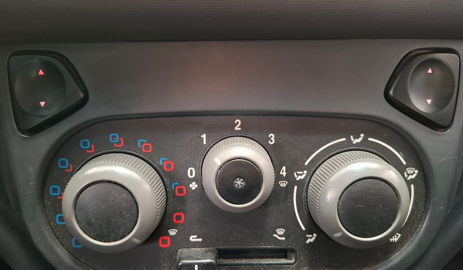 Fiat Uno 1.4 8V ATTRACTIVE 5P Hatchback 2015