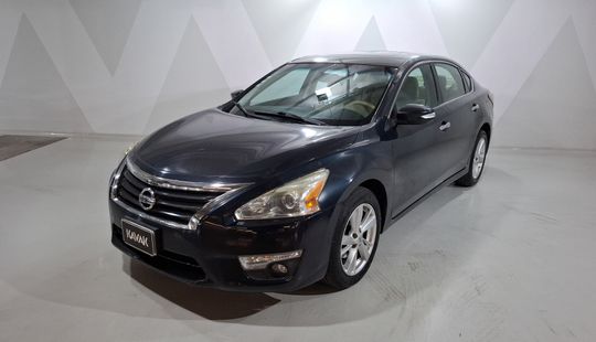 Nissan • Altima