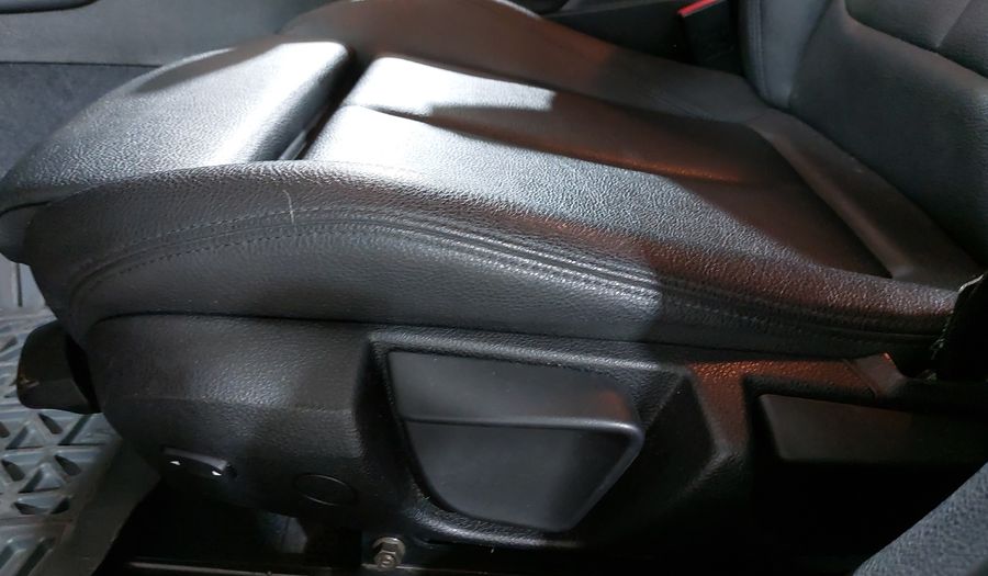 Bmw Serie 1 1.6 118IA SPORT LINE Hatchback 2015