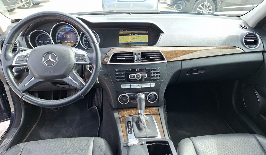Mercedes Benz Clase C 1.8 180 CGI AUTO BLUE E. Sedan 2013