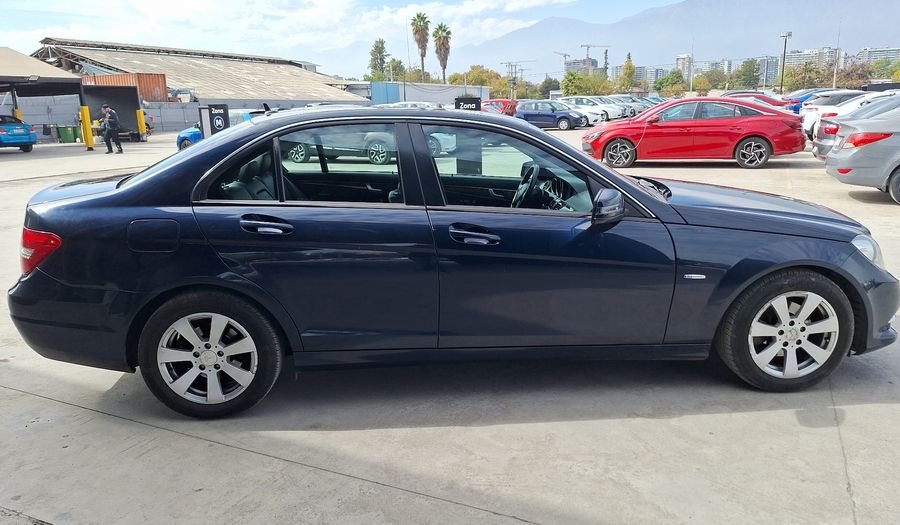 Mercedes Benz Clase C 1.8 180 CGI AUTO BLUE E. Sedan 2013