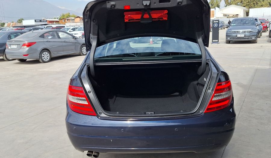 Mercedes Benz Clase C 1.8 180 CGI AUTO BLUE E. Sedan 2013