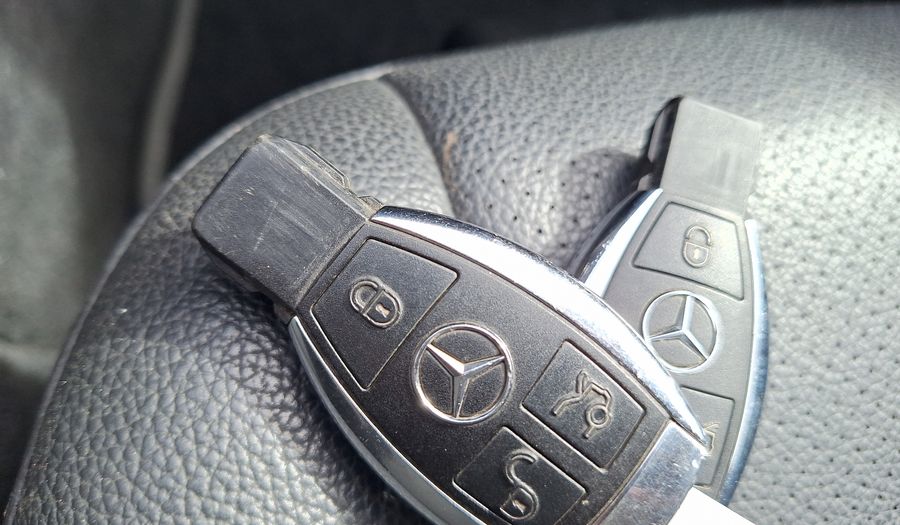 Mercedes Benz Clase C 1.8 180 CGI AUTO BLUE E. Sedan 2013