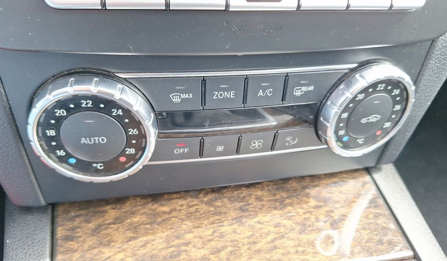 Mercedes Benz Clase C 1.8 180 CGI AUTO BLUE E. Sedan 2013