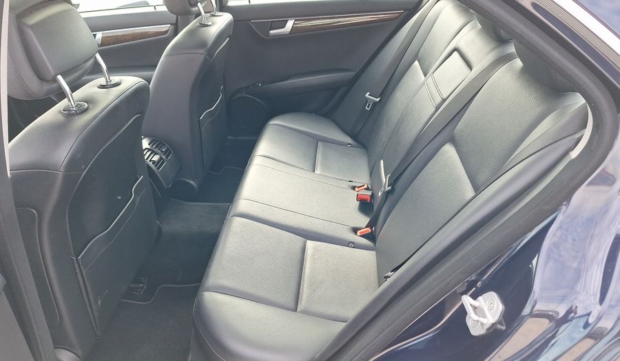 Mercedes Benz Clase C 1.8 180 CGI AUTO BLUE E. Sedan 2013