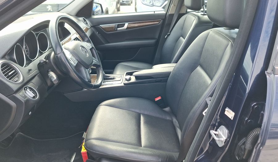 Mercedes Benz Clase C 1.8 180 CGI AUTO BLUE E. Sedan 2013