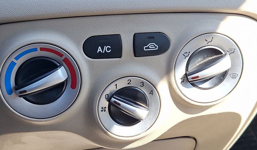 Hyundai Accent 1.4 MC GL PS EW AC Sedan 2010