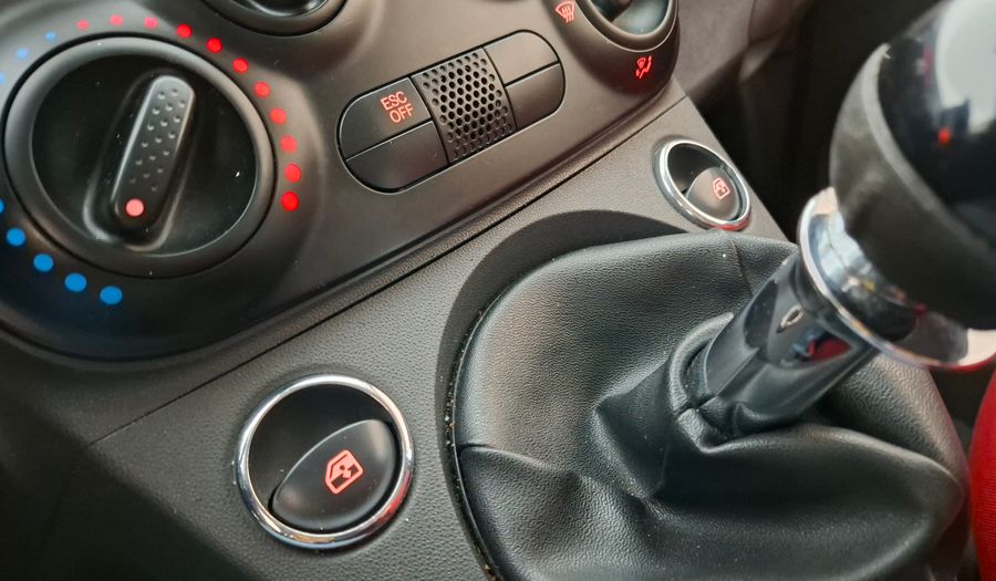 Fiat 500 1.4 8V CULT Hatchback 2012