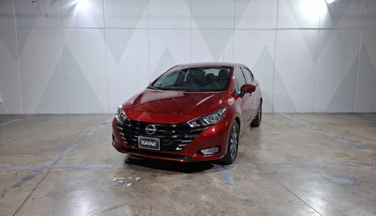 Nissan • Versa