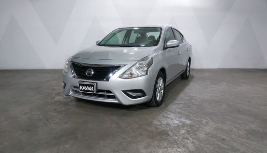 Nissan • Versa
