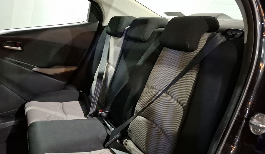 Toyota Yaris 1.5 R MID MT Sedan 2016