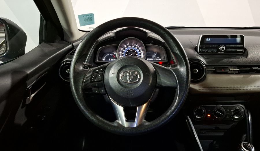 Toyota Yaris 1.5 R MID MT Sedan 2016