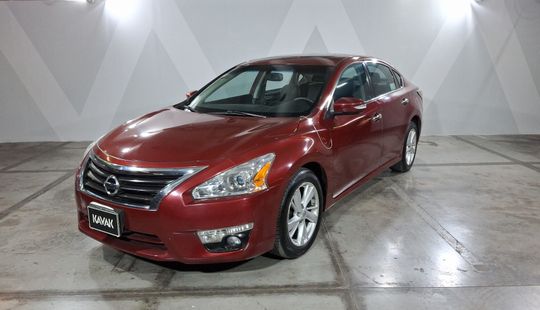 Nissan • Altima