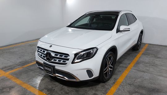 Mercedes Benz • Clase GLA