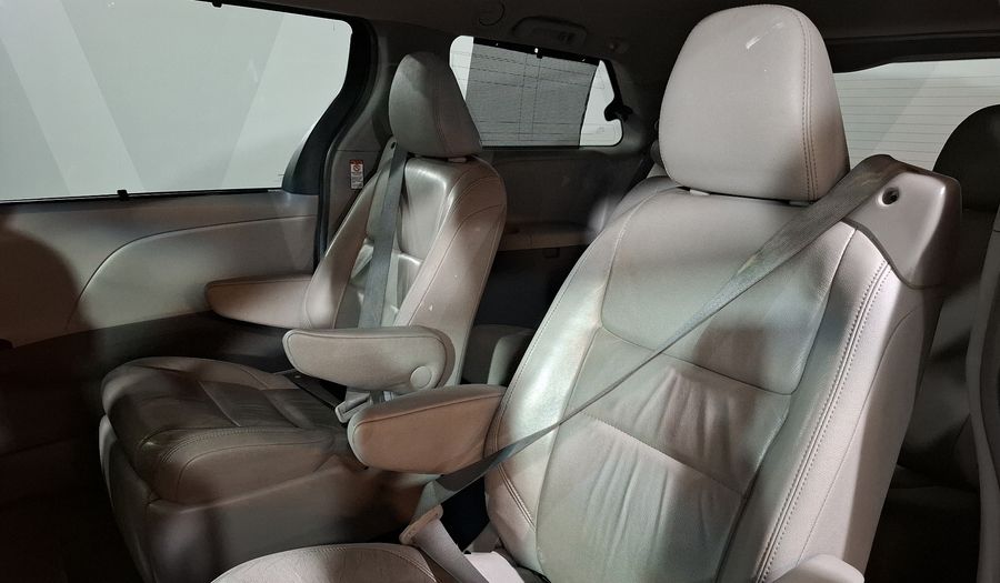 Toyota Sienna 3.5 XLE PIEL AT Minivan 2015