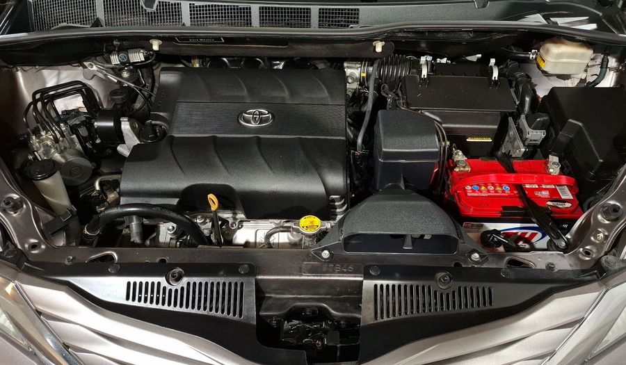 Toyota Sienna 3.5 XLE PIEL AT Minivan 2015