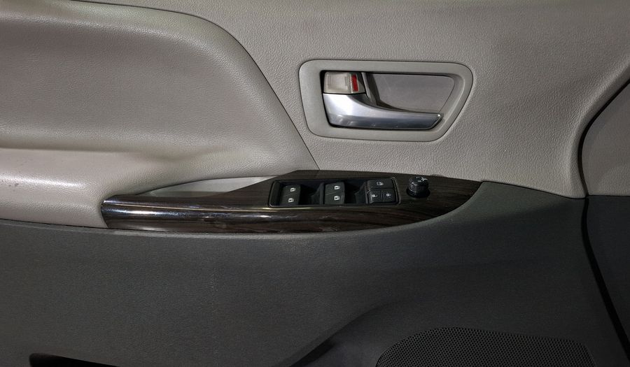 Toyota Sienna 3.5 XLE PIEL AT Minivan 2015