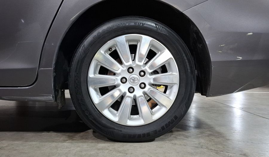 Toyota Sienna 3.5 XLE PIEL AT Minivan 2015