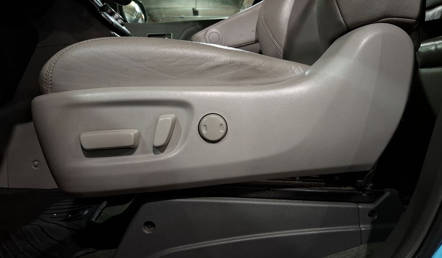 Toyota Sienna 3.5 XLE PIEL AT Minivan 2015