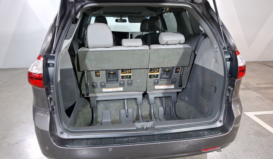 Toyota Sienna 3.5 XLE PIEL AT Minivan 2015