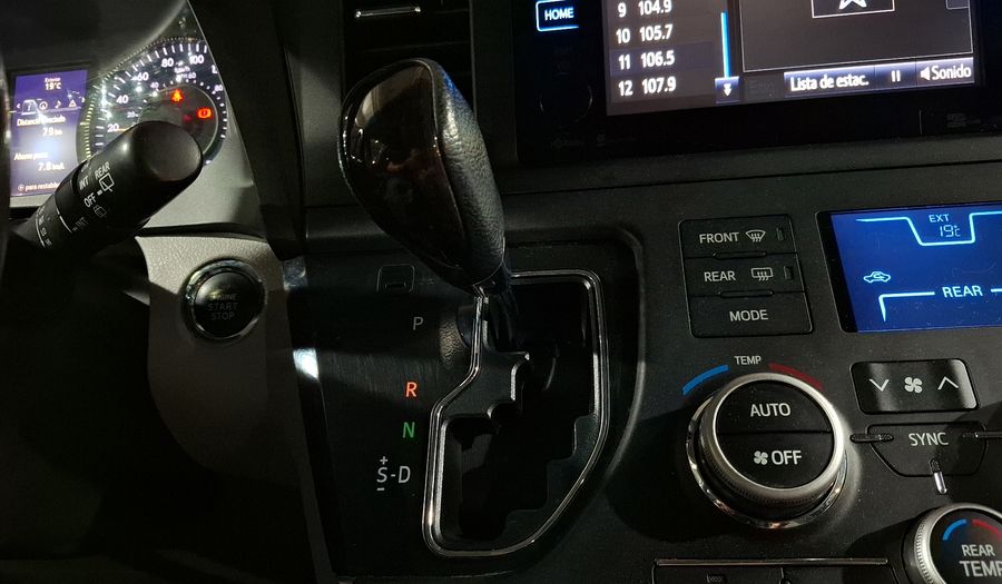 Toyota Sienna 3.5 XLE PIEL AT Minivan 2015