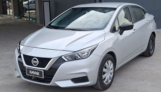 Nissan • Versa