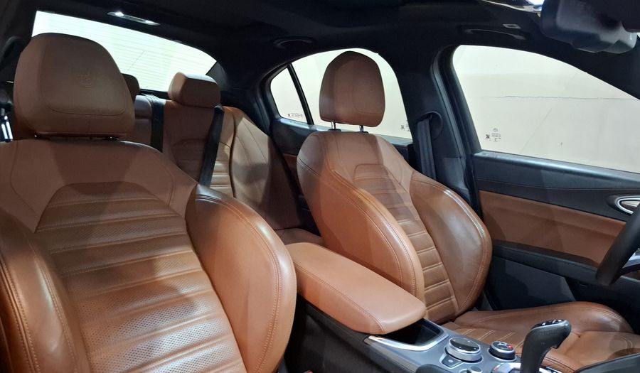 Alfa Romeo Giulia 2.0 TI Sedan 2021