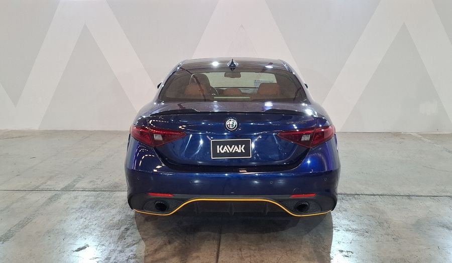 Alfa Romeo Giulia 2.0 TI Sedan 2021
