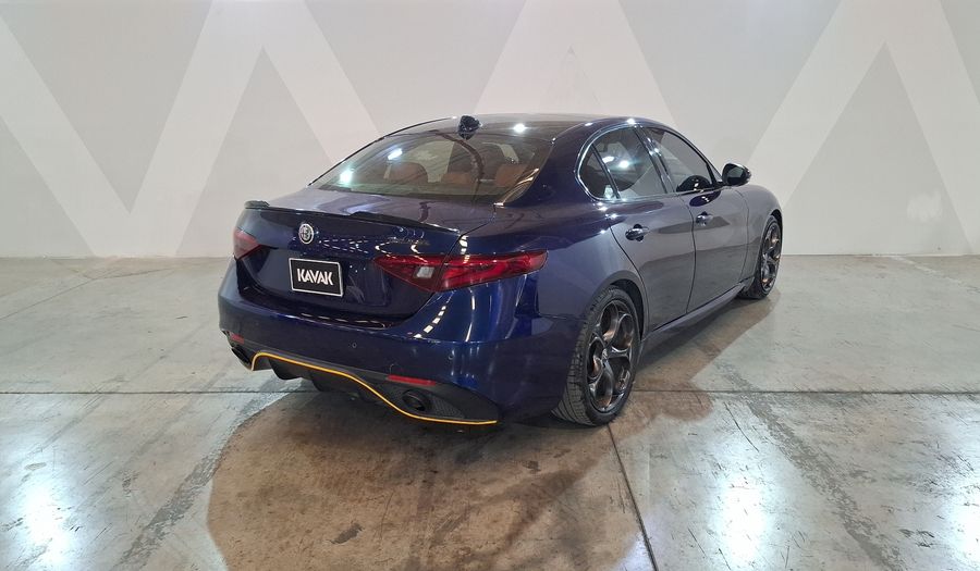 Alfa Romeo Giulia 2.0 TI Sedan 2021