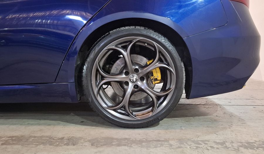 Alfa Romeo Giulia 2.0 TI Sedan 2021