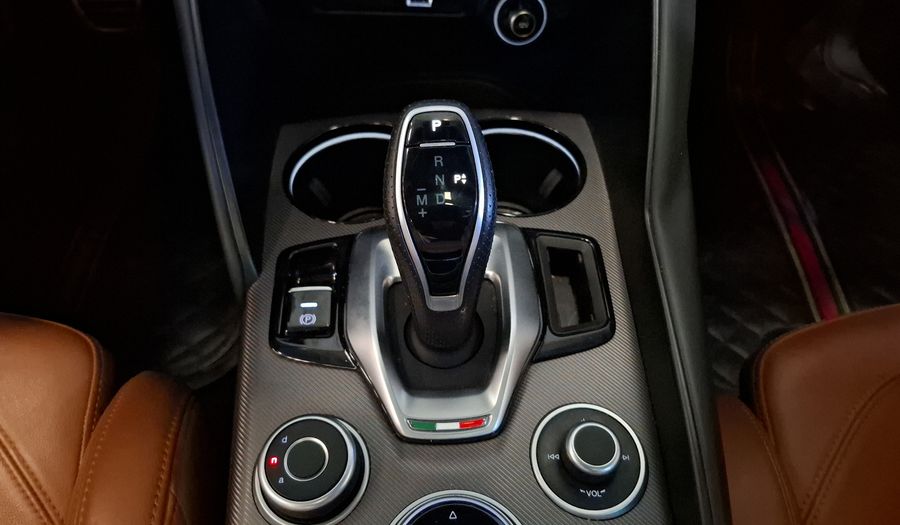 Alfa Romeo Giulia 2.0 TI Sedan 2021