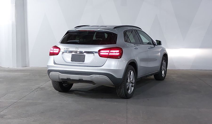 Mercedes Benz Clase Gla 1.6 GLA 200 DCT Suv 2020
