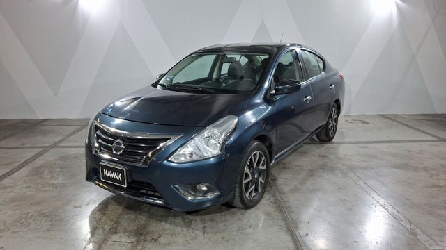 Nissan • Versa