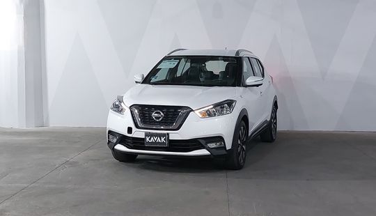 2017 • 182,142 km • Automático