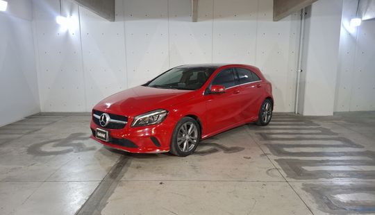 Mercedes Benz • Clase A