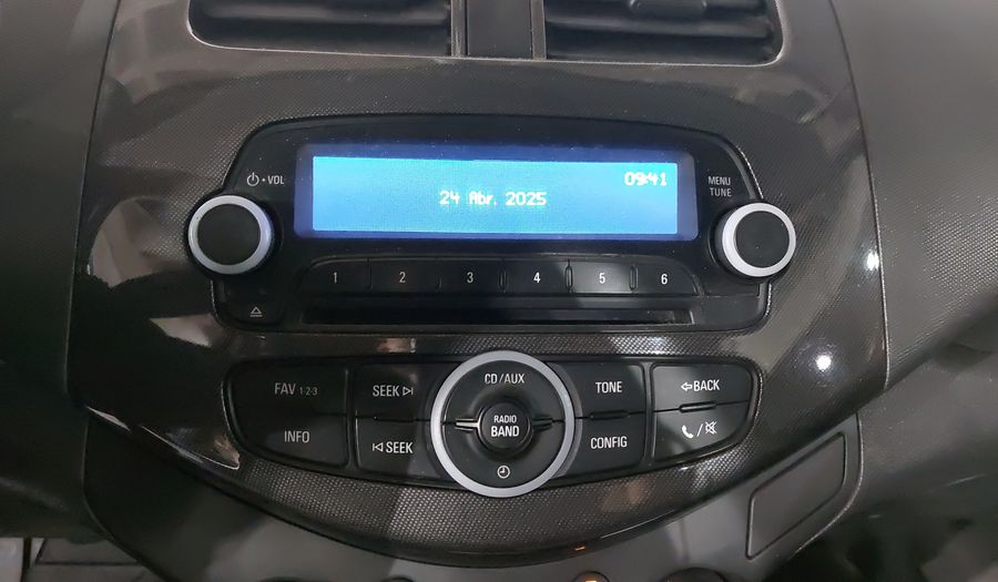 Chevrolet Spark 1.2 LT B MT Hatchback 2015