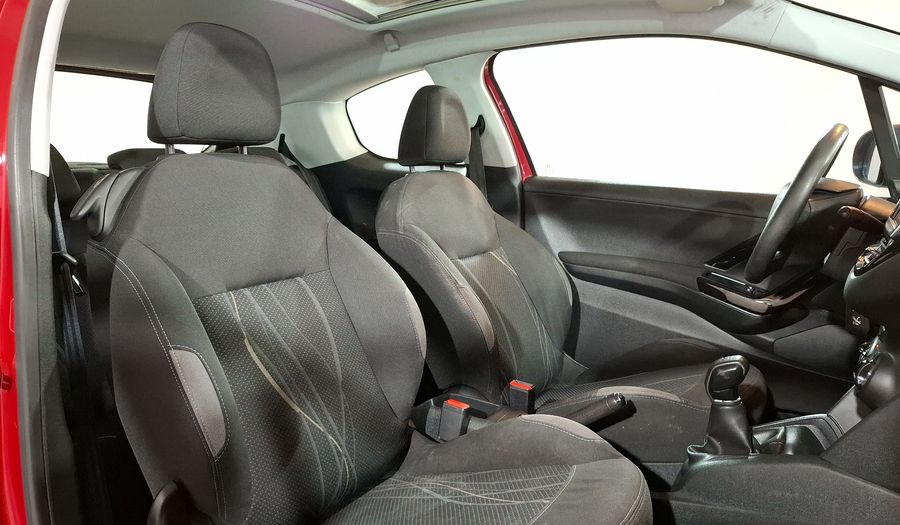 Peugeot 208 1.6 ALLURE MT Hatchback 2015