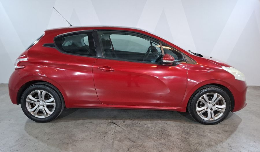 Peugeot 208 1.6 ALLURE MT Hatchback 2015