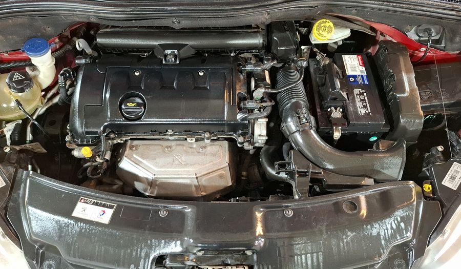Peugeot 208 1.6 ALLURE MT Hatchback 2015