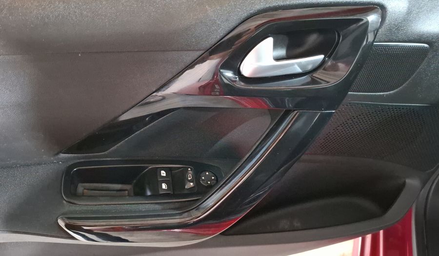 Peugeot 208 1.6 ALLURE MT Hatchback 2015