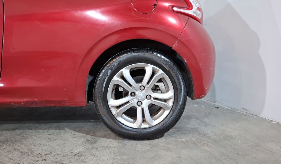 Peugeot 208 1.6 ALLURE MT Hatchback 2015