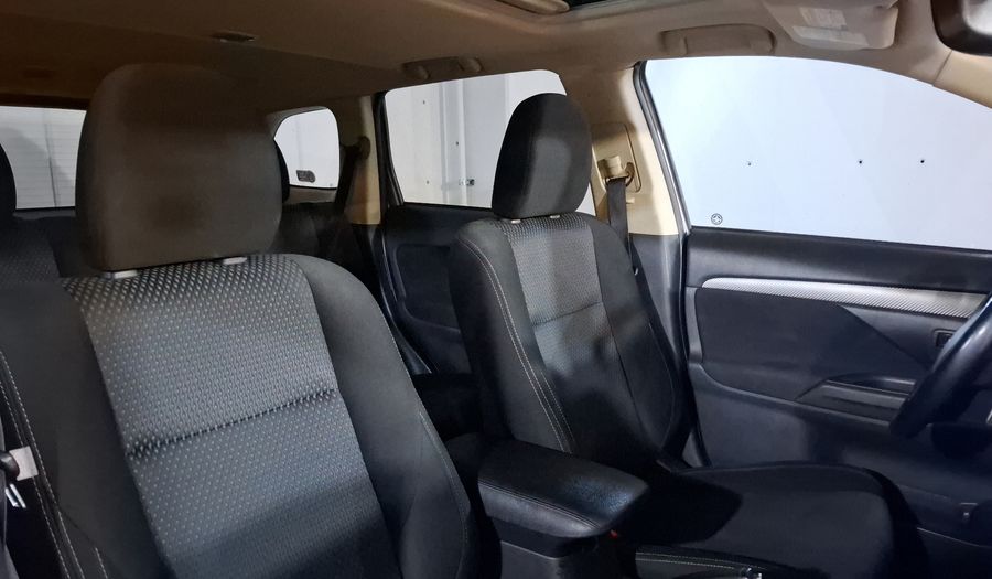 Mitsubishi Outlander 2.4 SE + Suv 2017