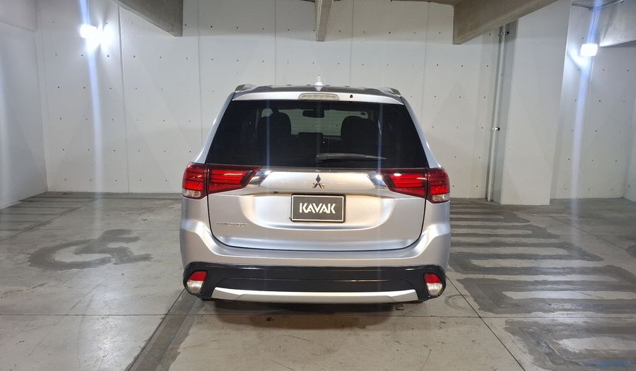 Mitsubishi Outlander 2.4 SE + Suv 2017