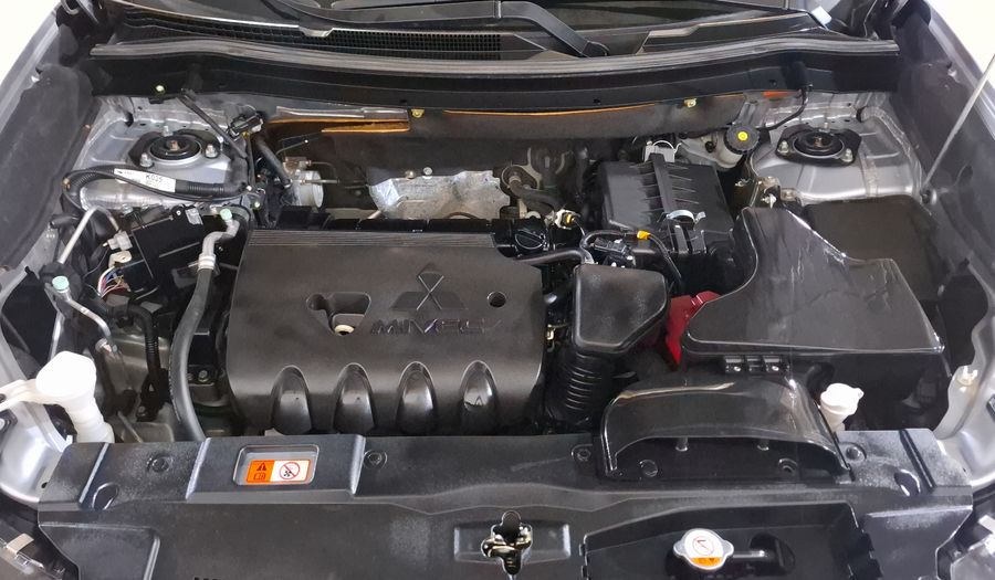 Mitsubishi Outlander 2.4 SE + Suv 2017